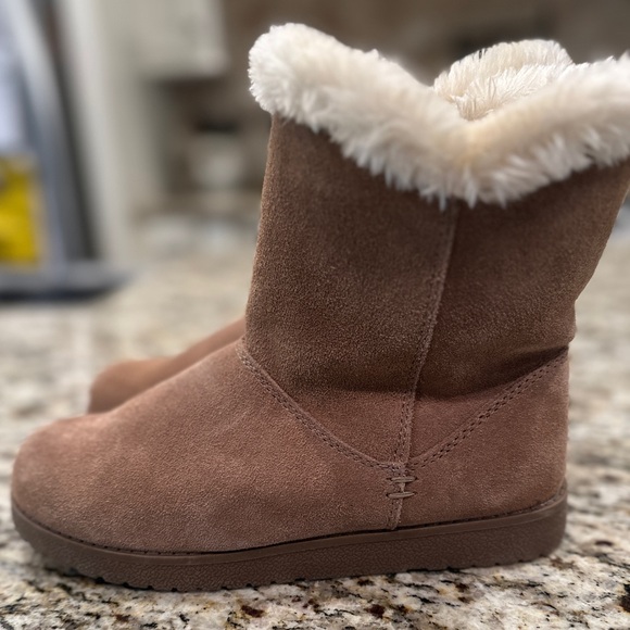 Women’s Fur Boots - Picture 1 of 4
